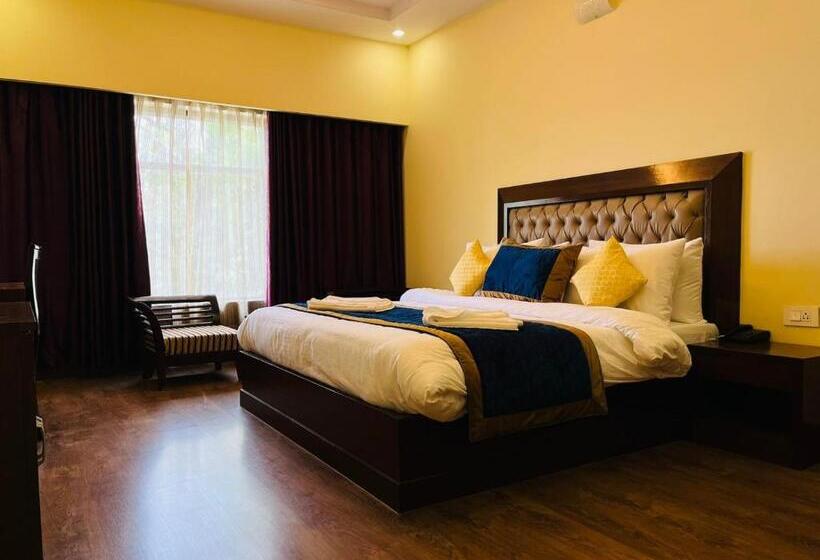 디럭스 룸 킹사이즈 침대, The Ashoka Inn 300mts Walkable From Mall Road