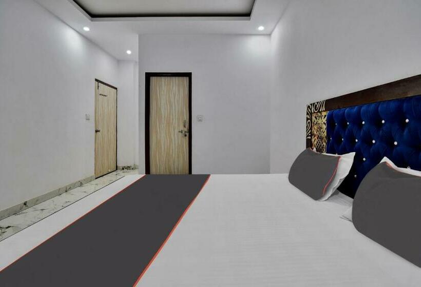 Трехместный Номер Классика, Oyo Flagship 81356  Royal Paradise