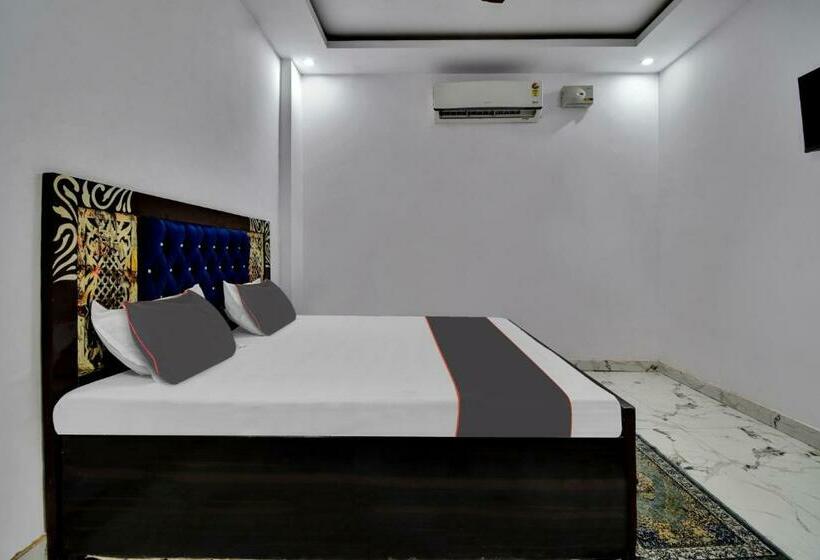 Трехместный Номер Классика, Oyo Flagship 81356  Royal Paradise