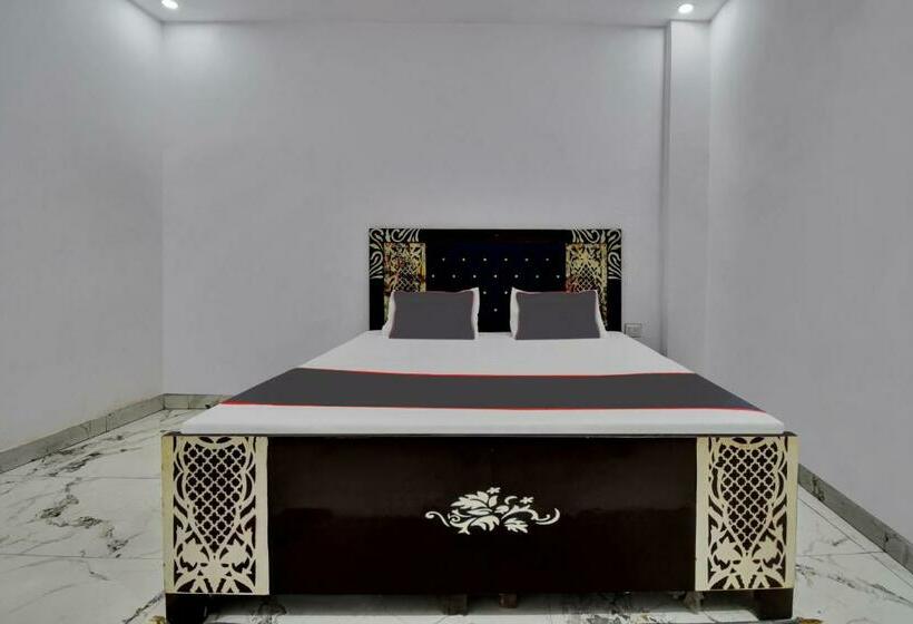 Трехместный Номер Классика, Oyo Flagship 81356  Royal Paradise
