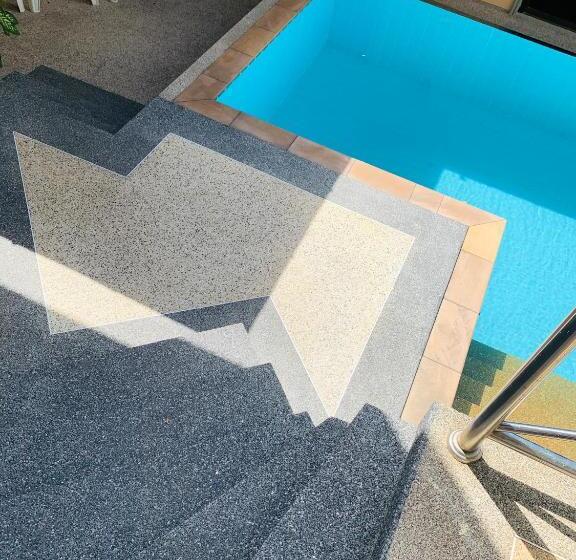 آپارتمان 1 خوابه با چشم‌انداز استخر, Scan House Apartment