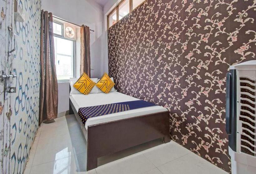 اتاق کلاسیک سه تخته, Spot On Hotel Dev