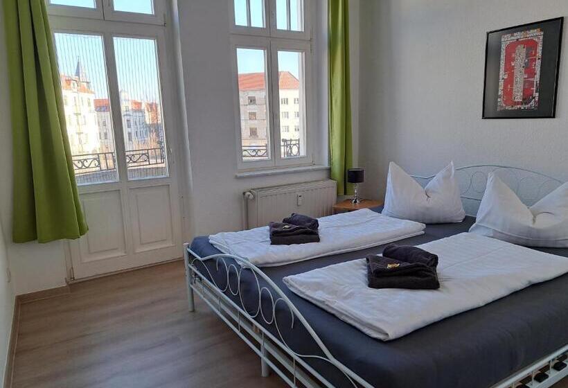 Номер Стандарт с Балконом, Apartment Hotel Schillerplatz