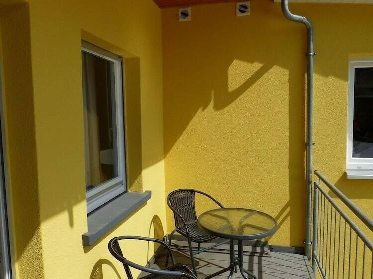 اتاق استاندارد یک نفره, Apado Hotel Garni