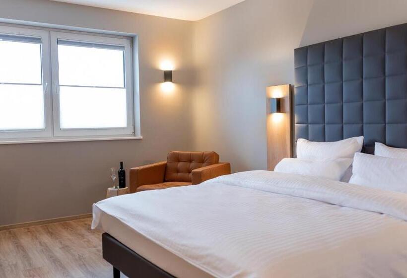 Номер Deluxe, Circle Inn