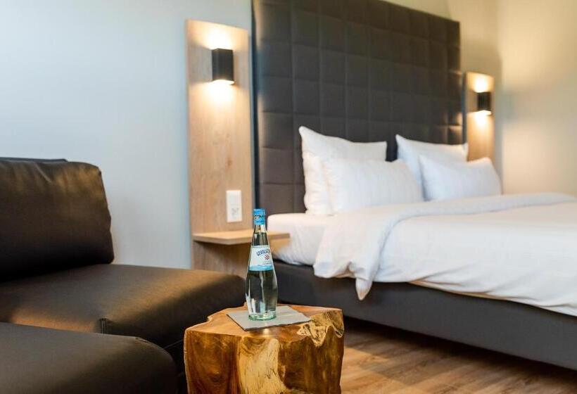 Полулюкс Повышенной Комфортности, Circle Inn