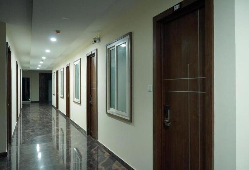 Люкс Deluxe Кровать Кинг, Nivetha Inn