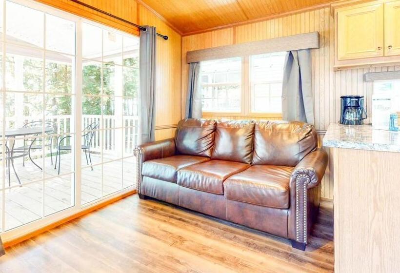 Дом 2 Спальни, Point Sebago Resort