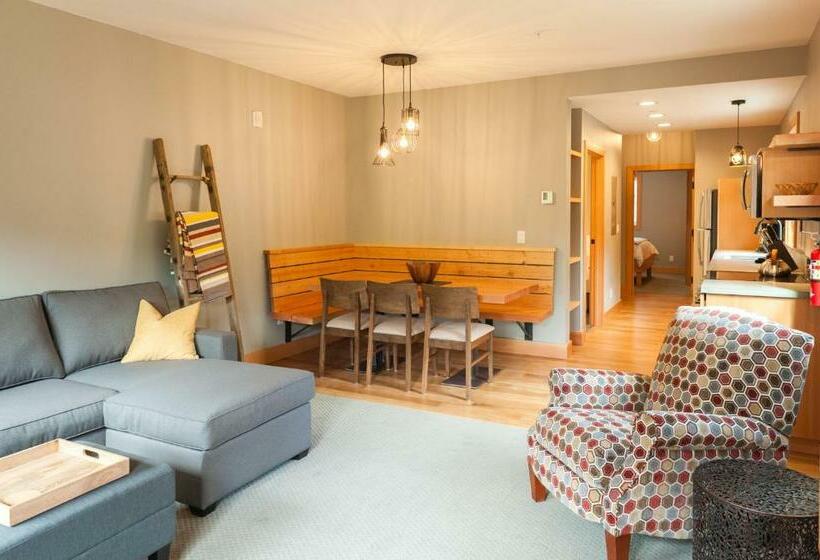 Suíte, The Suites On Main