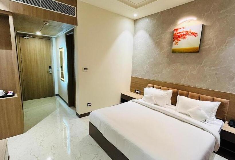 Quarto Familiar Deluxe, Aryavilas