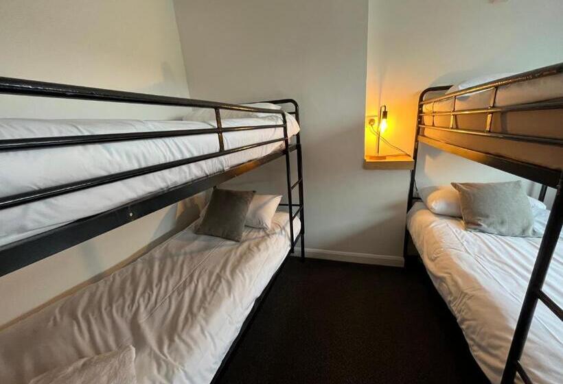 Семейный Номер, Elemental Surf Lodge