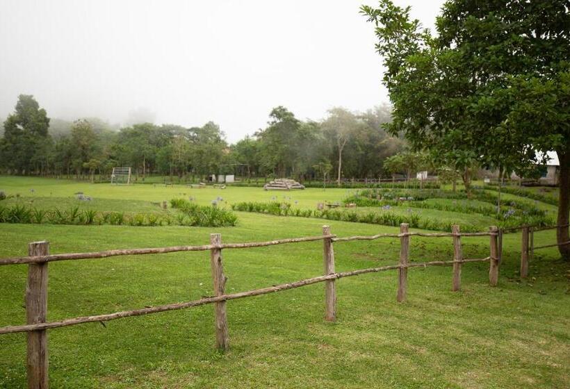 Family Suite, Niebli Historical Farm And Lodge At Pululahua Volcano