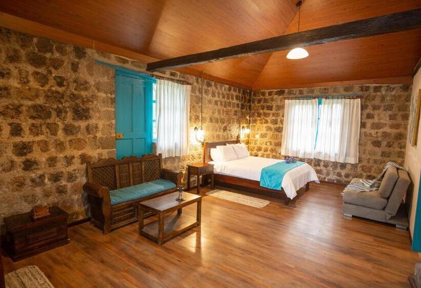 Family Suite, Niebli Historical Farm And Lodge At Pululahua Volcano