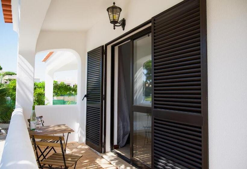 اتاق استاندارد با بالکن, Wakeup Villa