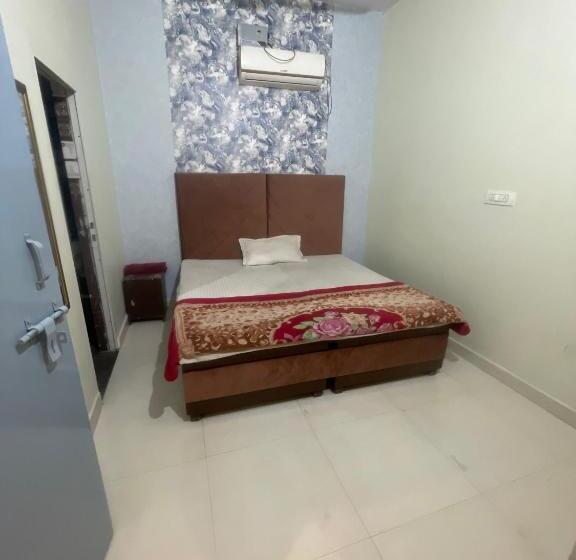 Трехместный Номер Классика, Oyo 81010  The Amar Palace