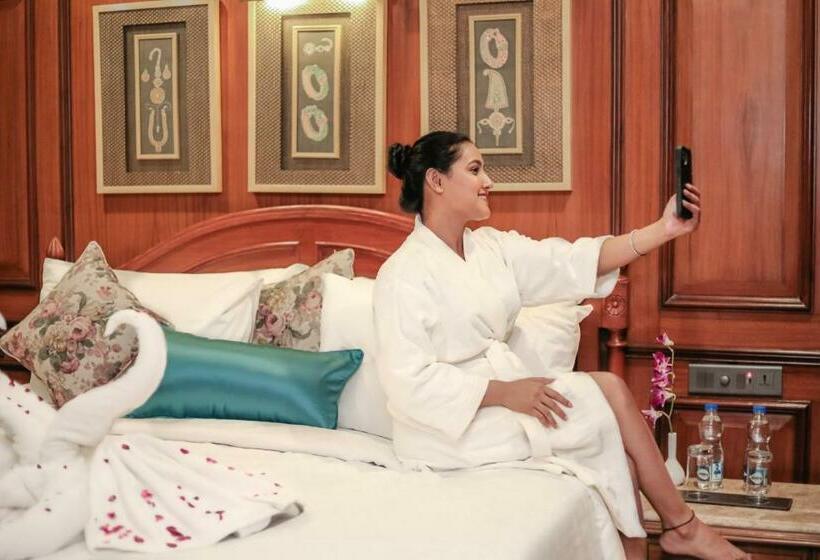 Люкс, Regenta Central Lucknow By Royal Orchid Hotels Limited
