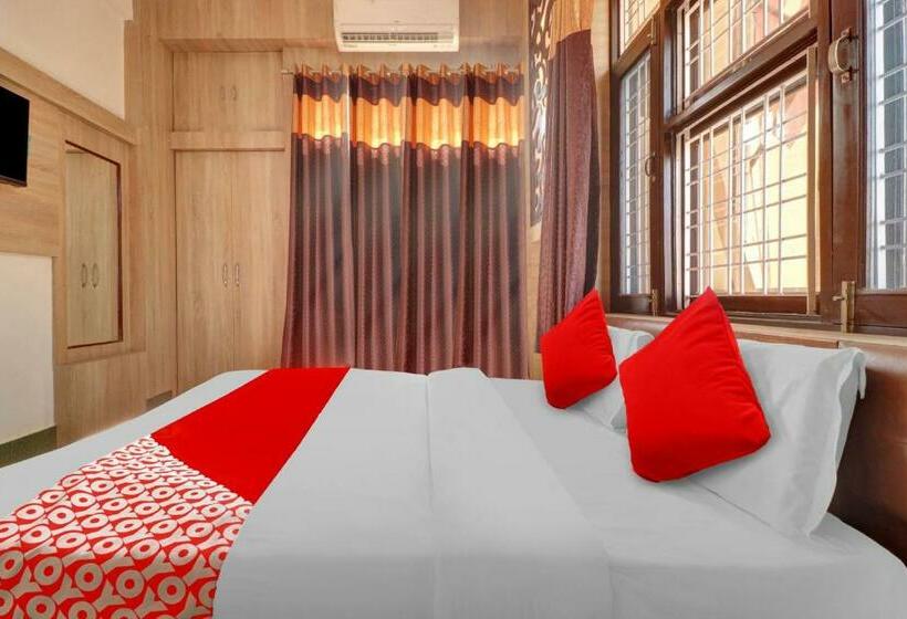 Трехместный Номер Классика, Oyo Flagship 80887  Holiday Inn