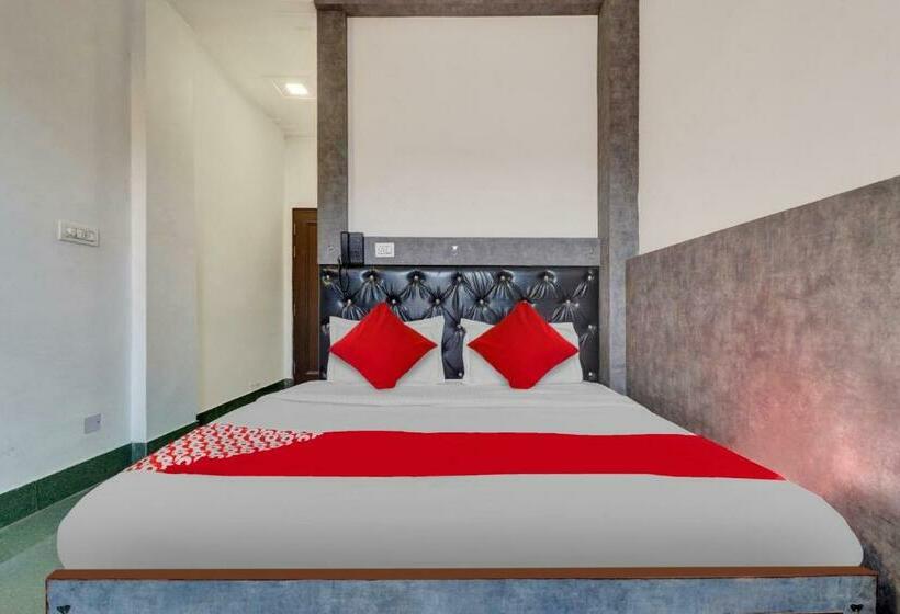 Трехместный Номер Классика, Oyo Flagship 80887  Holiday Inn