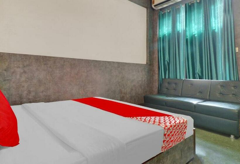 Трехместный Номер Классика, Oyo Flagship 80887  Holiday Inn