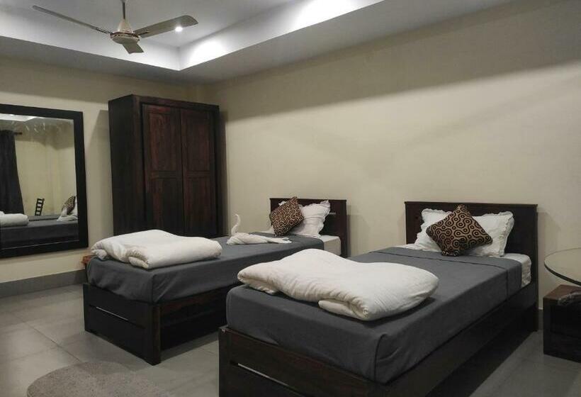 Номер Deluxe, Mayur Gardens