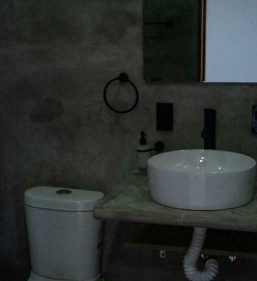 اتاق استاندارد با 2 تخت دوبل, Straw Hat Surf Hostel & Bar