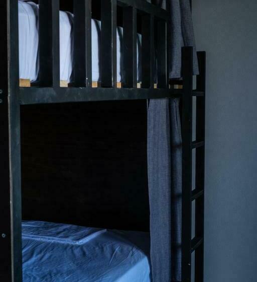 اتاق استاندارد با 2 تخت دوبل, Straw Hat Surf Hostel & Bar
