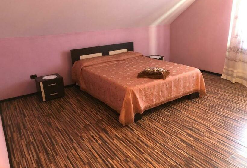 Дом 4 Спальни, Vila Siminica