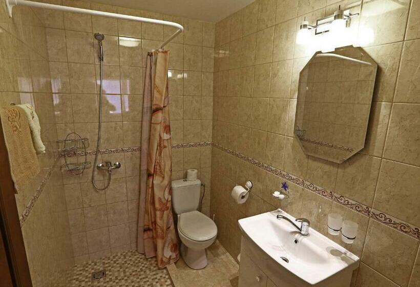 اتاق راحتی سه تخته, Juro Guest House