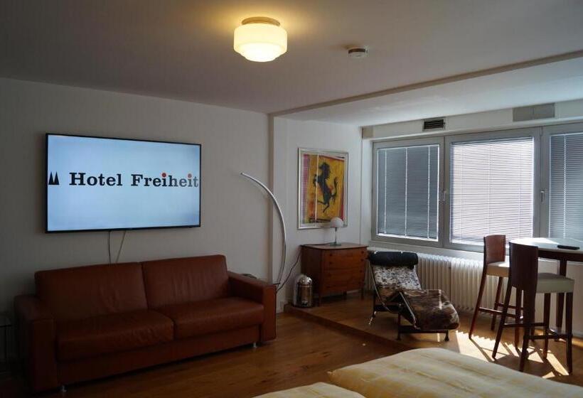 سوییت لوکس, Freiheit