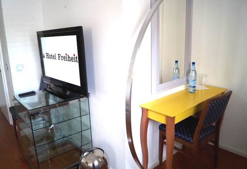 اتاق لوکس, Freiheit
