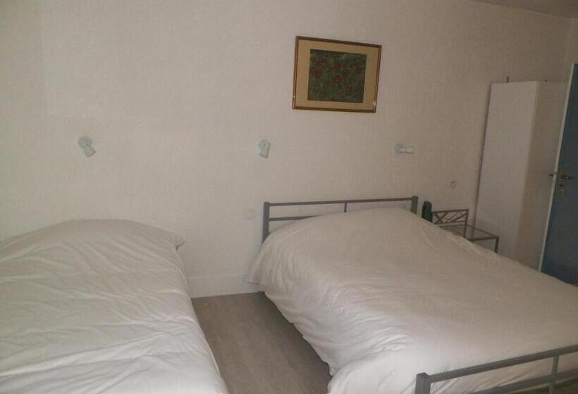 اتاق استاندارد سه نفره, Hôtel Du Commerce