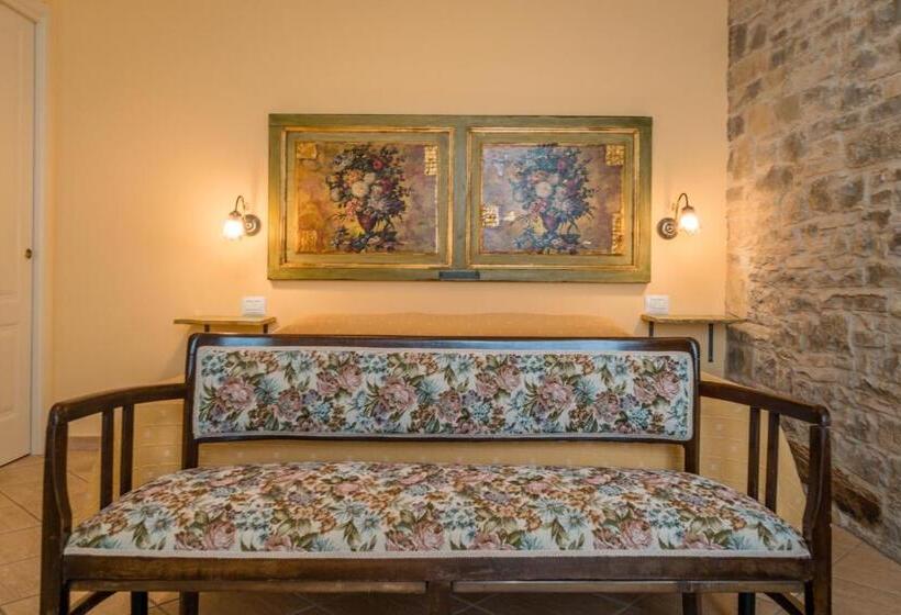 اتاق استاندارد سه نفره, Borgo San Pietro
