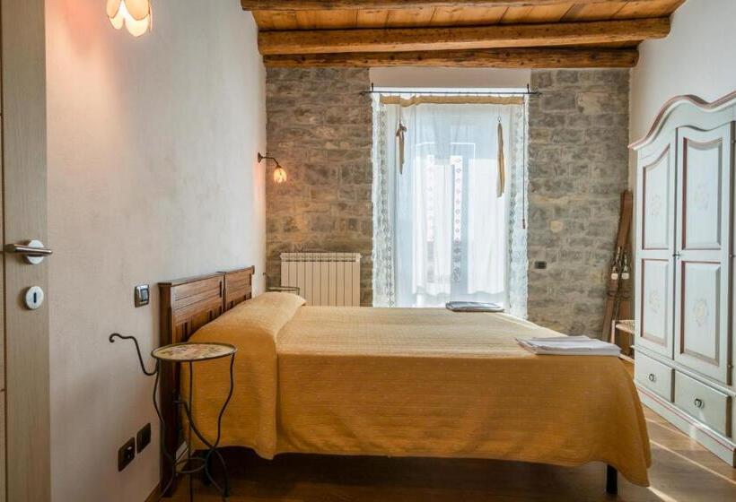 اتاق استاندارد سه نفره, Borgo San Pietro