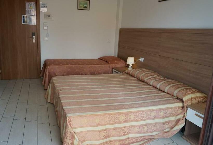 Quarto Triplo Estandar, Ideal Sottomarina