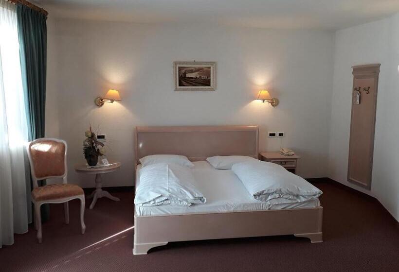 Трехместный Номер Комфорт, Larch