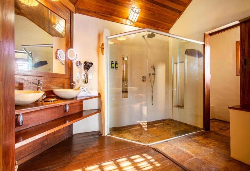 Deluxe Bungalow, Hurricane Jeri