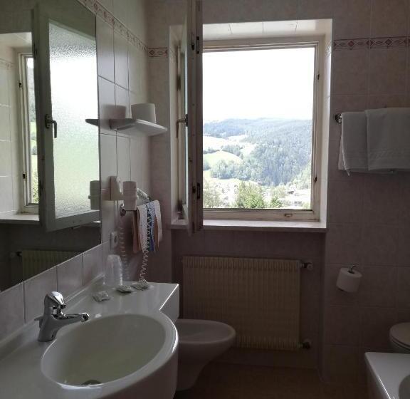 Pokój Standard Trzyosobowy, Rodes