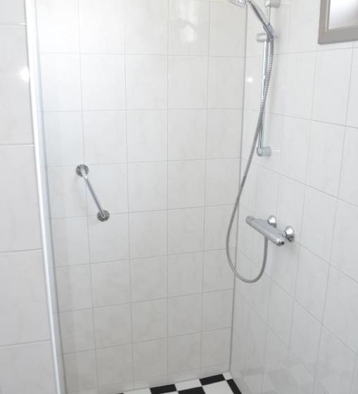 اتاق استاندارد چهار تخته, Stad En Land