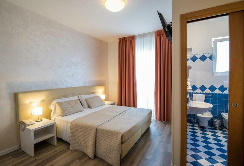Chambre Triple Classique, Touring