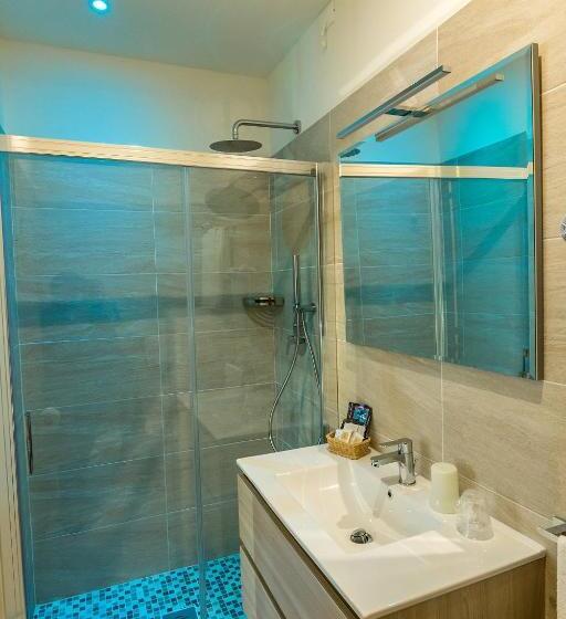 Chambre Quadruple Deluxe, Touring