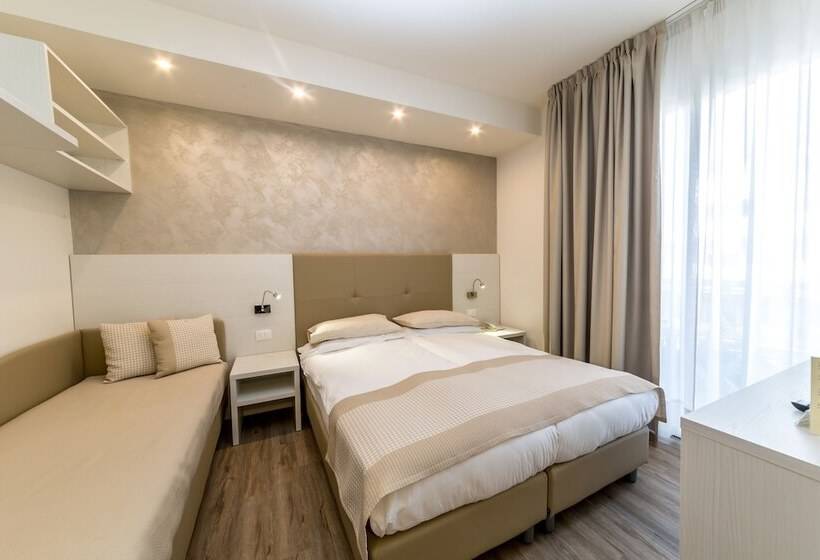 Chambre Prestige, Touring