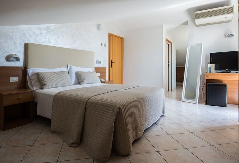Chambre Familiale, Touring