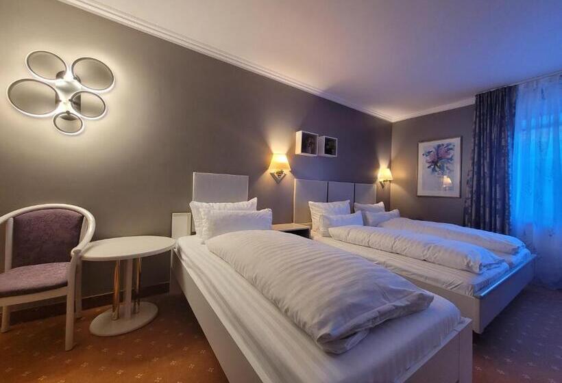 Номер Стандарт Трехместный, Ambiente Hotel Garni