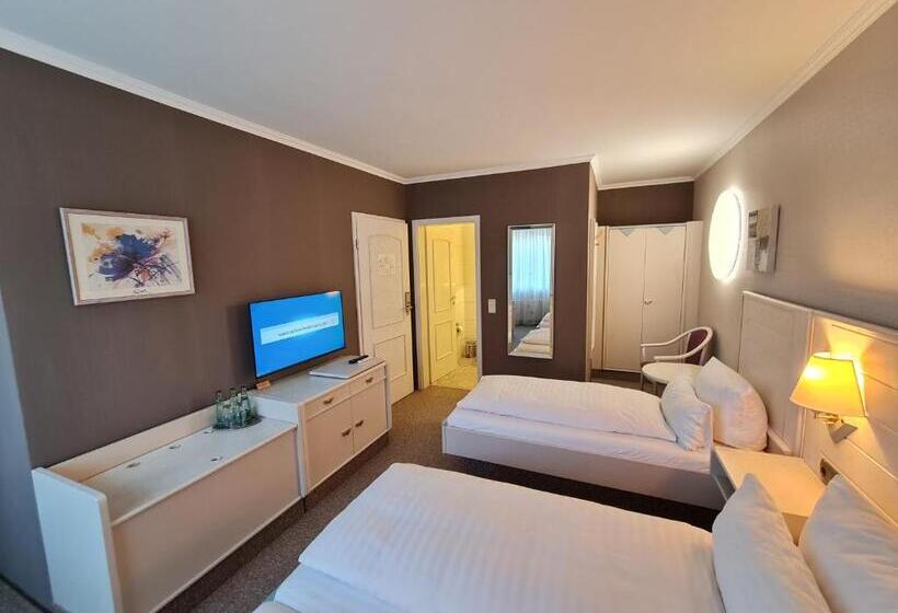 Номер Стандарт Трехместный, Ambiente Hotel Garni