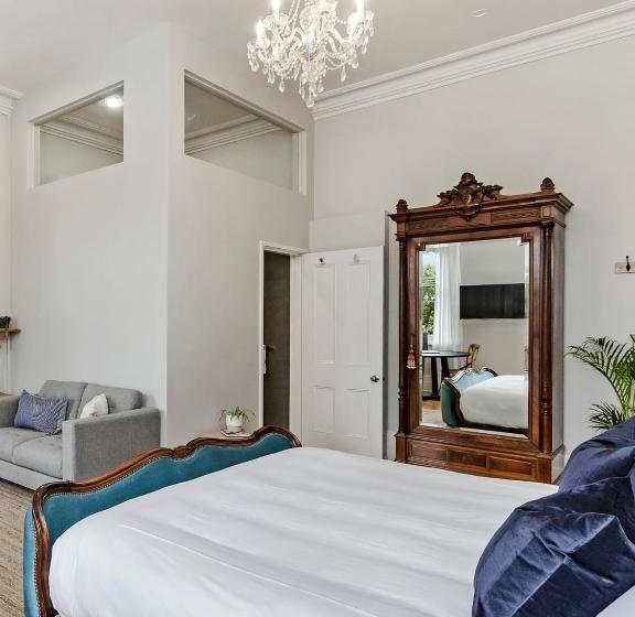 수피리어 스위트, Annesley House