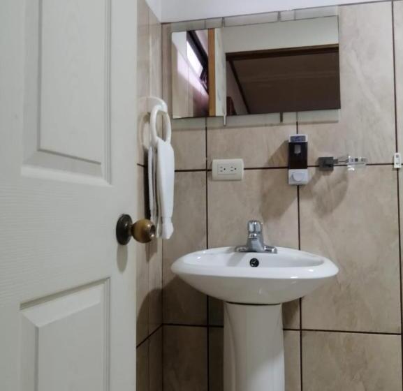 四人标准间, Santa Fe B&b
