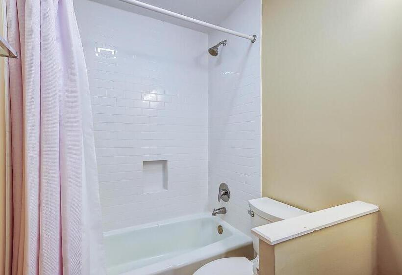 Апартаменты 2 Спальни, Evian At Shipyard By Hilton Head Accommodations