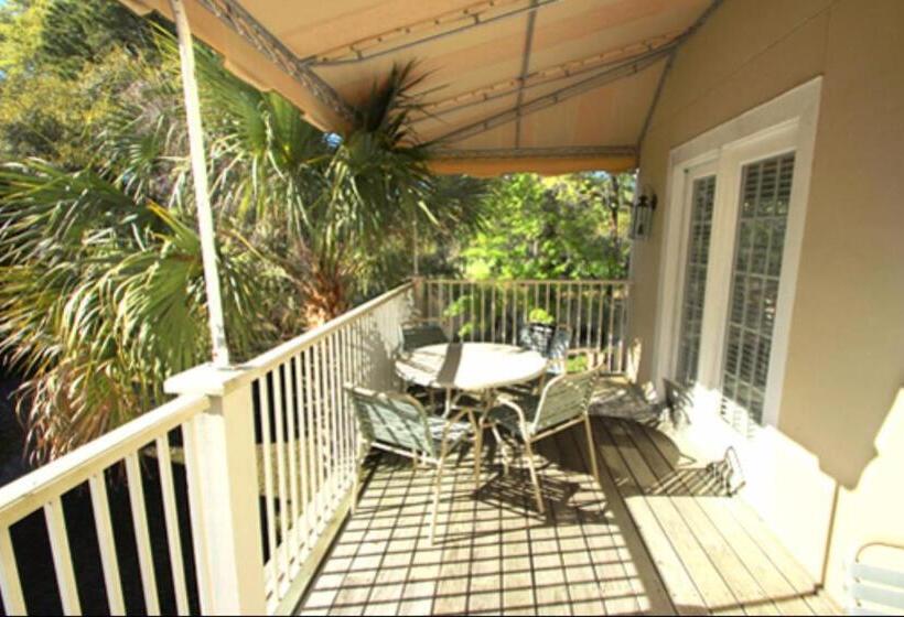 Апартаменты 2 Спальни, Evian At Shipyard By Hilton Head Accommodations