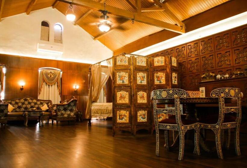 Люкс Кровать Кинг, Heritage Khirasara Palace