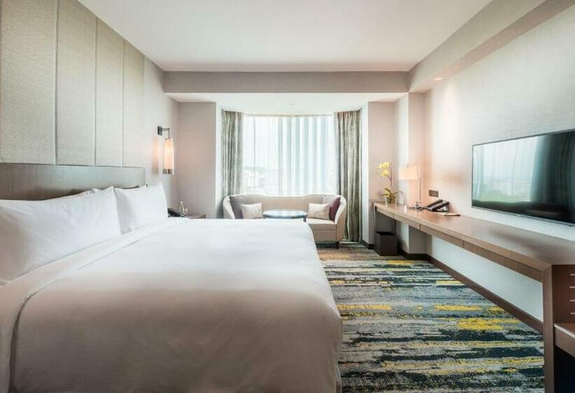 이그제큐티브 룸 킹사이즈 침대, Hilton Kota Kinabalu